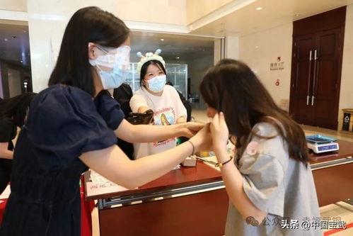 大二学妹吃瓜事件视频,校园热传视频背后的真相揭秘