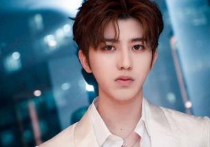 蔡徐坤小时候吃瓜视频,蔡徐坤小时候的甜蜜回忆